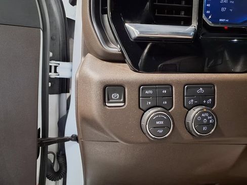 Used 2025 Chevrolet Silverado 2500 LT AWD/4WD image 17