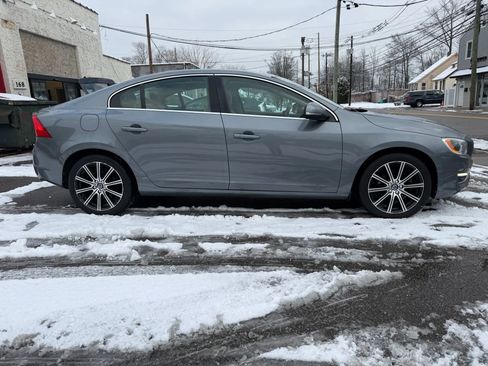 Used 2018 Volvo S60 T5 Inscription Platinum image 4
