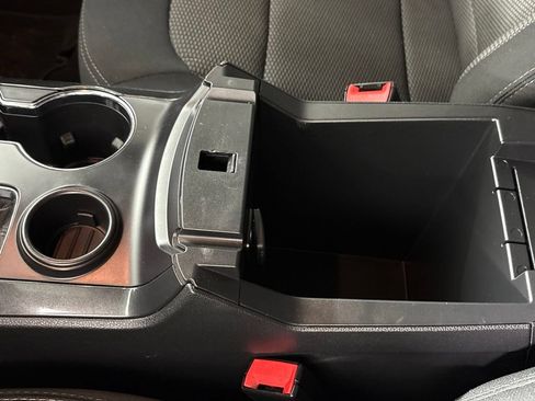 Used 2019 Ford Explorer XLT FWD image 32