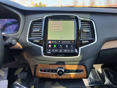 Used 2024 Volvo XC90 B5 Plus AWD/4WD image 18