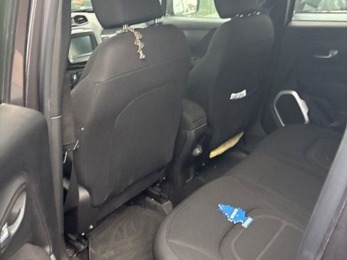 Used 2018 Jeep Renegade Latitude image 4