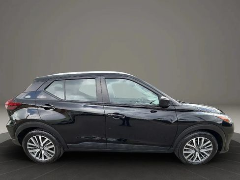 Used 2021 Nissan Kicks SV FWD image 4