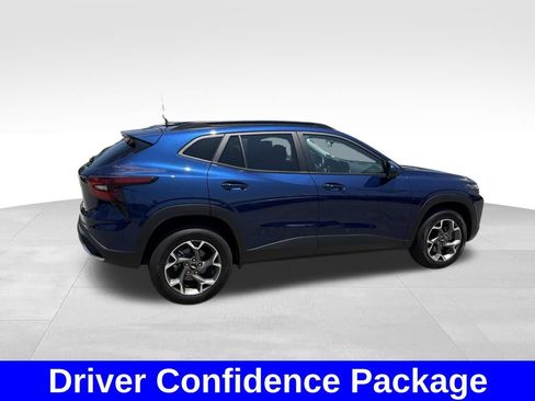 Used 2024 Chevrolet Trax LT w/ Driver Confidence Package FWD image 6