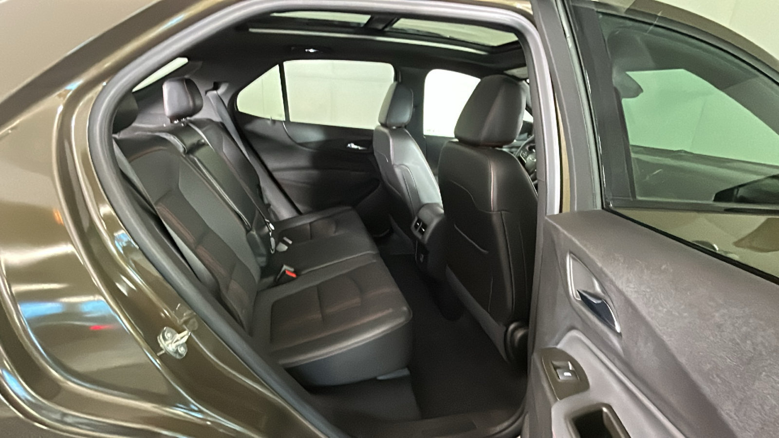 Used 2024 Chevrolet Equinox RS AWD/4WD image 35