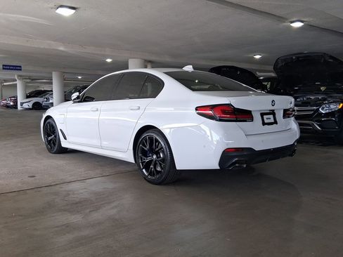 Used 2021 BMW 530e w/ M Sport Package image 2