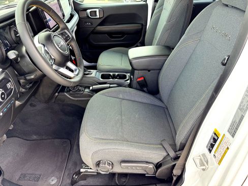 Used 2024 Jeep Wrangler Unlimited Sahara image 14