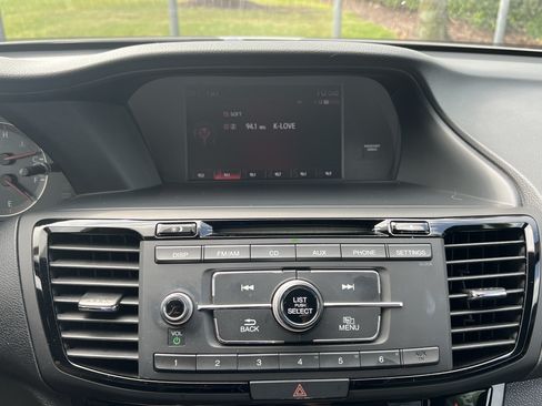 Used 2017 Honda Accord Sport image 23