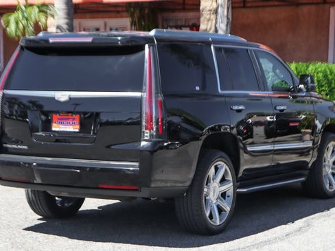 Used 2017 Cadillac Escalade Luxury AWD/4WD image 14