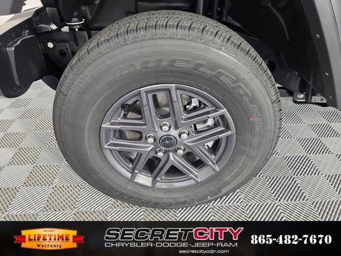 New 2025 Jeep Gladiator Sport image 9