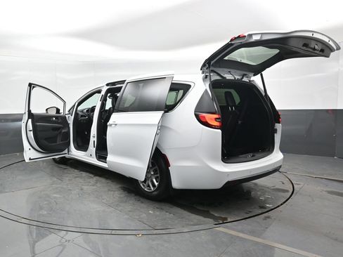 New 2026 Chrysler Pacifica Select FWD image 46