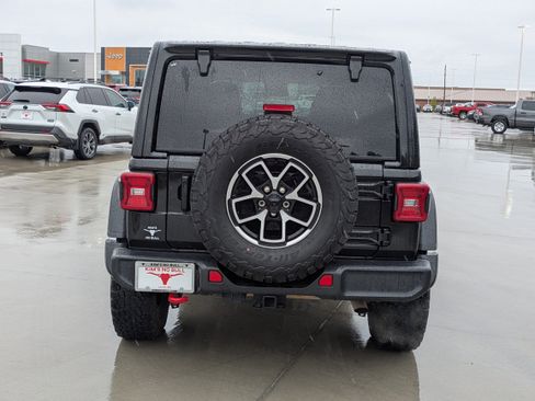 Certified 2025 Jeep Wrangler Unlimited Rubicon w/ Convenience Group AWD/4WD image 4
