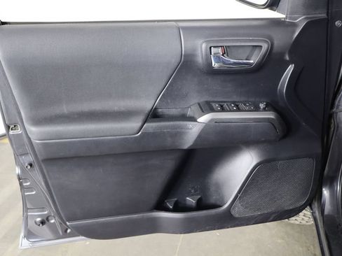 Used 2020 Toyota Tacoma TRD Sport AWD/4WD image 19