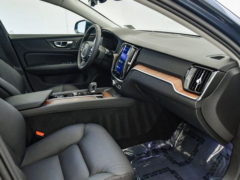 Certified 2024 Volvo V60 B5 Cross Country Plus image 17