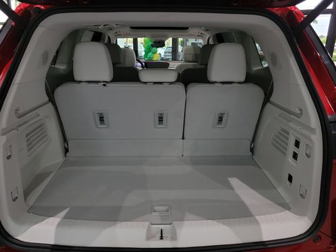 New 2026 Buick Enclave Avenir w/ Super Cruise Package image 9