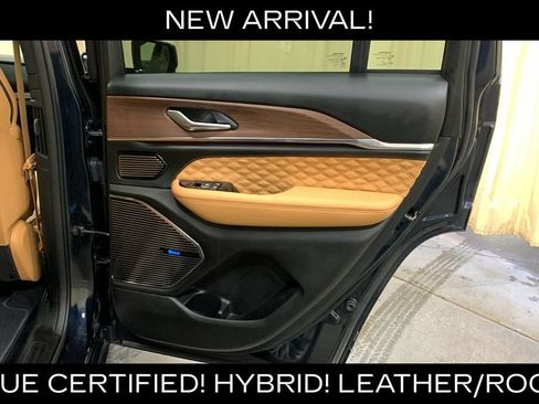 Used 2022 Jeep Grand Cherokee Summit AWD/4WD image 18