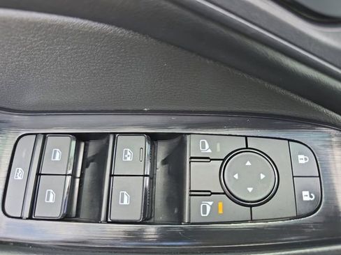 Used 2025 Nissan Rogue SV image 28