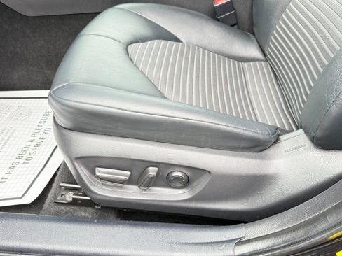 Used 2021 Toyota Camry SE image 15