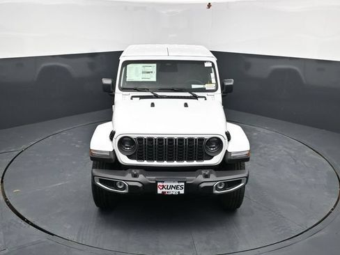 New 2026 Jeep Gladiator Sport AWD/4WD image 35
