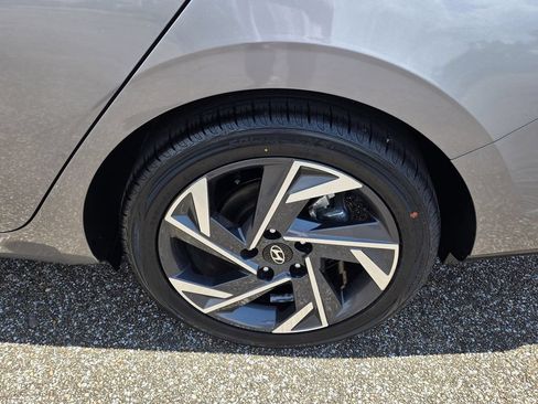 Used 2025 Hyundai Elantra SEL FWD image 32