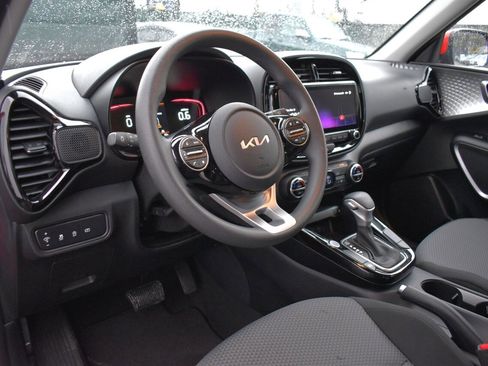 Used 2023 Kia Soul S image 3
