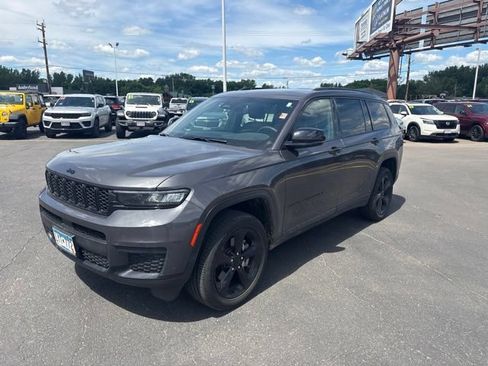 Used 2024 Jeep Grand Cherokee L Altitude AWD/4WD image 5