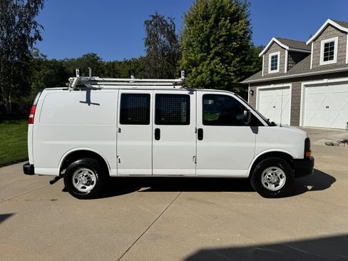 Used 2015 Chevrolet Express 2500 RWD image 5