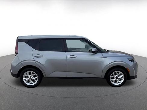 Used 2025 Kia Soul LX w/ LX Technology Package FWD image 16