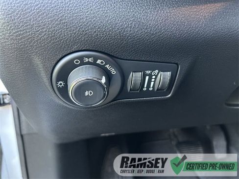 Certified 2022 Jeep Compass Limited image 17