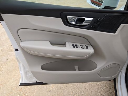 Used 2022 Volvo XC60 B5 Inscription w/ Advanced Package image 9