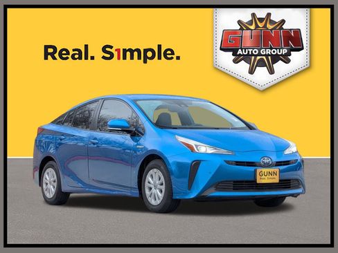 Used 2019 Toyota Prius LE image 1