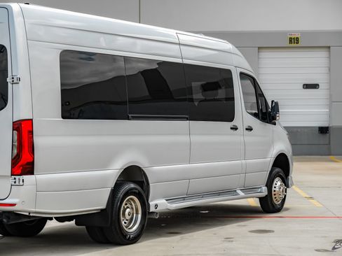 Used 2023 Mercedes-Benz Sprinter 3500 image 17
