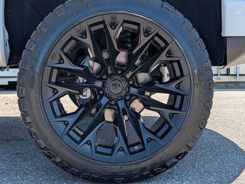 Used 2022 GMC Sierra 1500 AT4 w/ AT4 Preferred Package AWD/4WD image 14