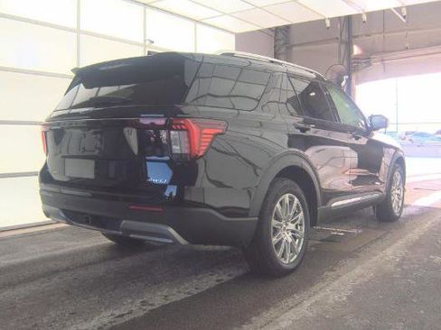 Used 2025 Ford Explorer Platinum image 1