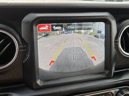 Used 2021 Jeep Wrangler Unlimited Sahara w/ Cold Weather Group AWD/4WD image 23