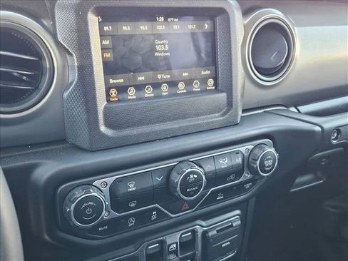 Used 2023 Jeep Gladiator Sport image 8