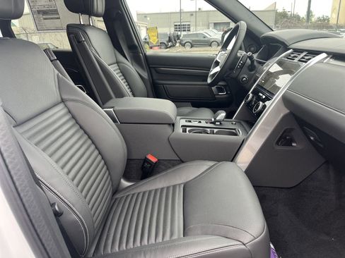 New 2025 Land Rover Discovery Metropolitan Edition image 19