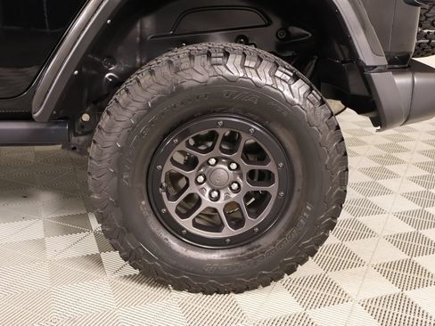 Used 2023 Jeep Wrangler Unlimited Rubicon w/ Xtreme 35 Tire Package AWD/4WD image 19