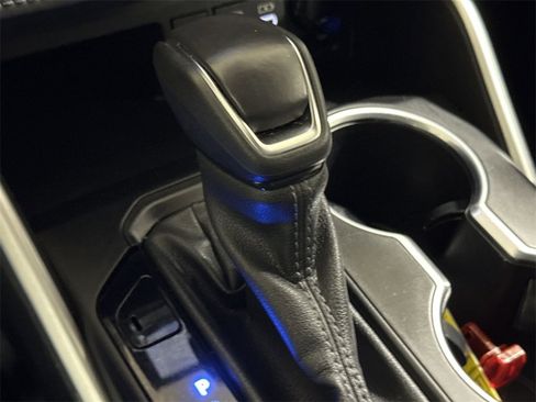 Used 2024 Toyota Highlander LE image 17