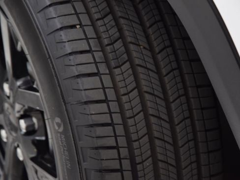 Used 2024 Jeep Grand Cherokee Altitude RWD image 28