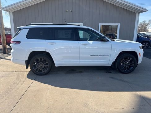 New 2026 Jeep Grand Cherokee L Limited AWD/4WD image 2