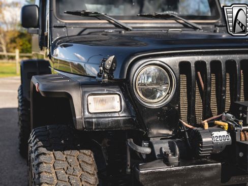 Used 2004 Jeep Wrangler 4WD image 11