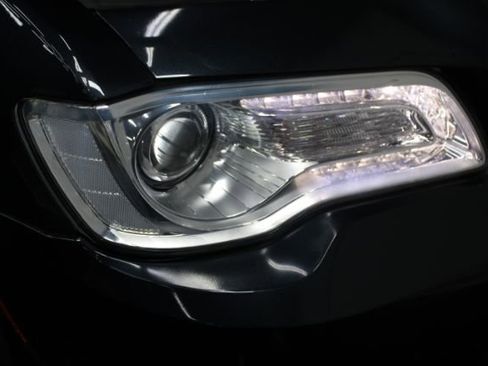 Used 2016 Chrysler 300 Limited image 26