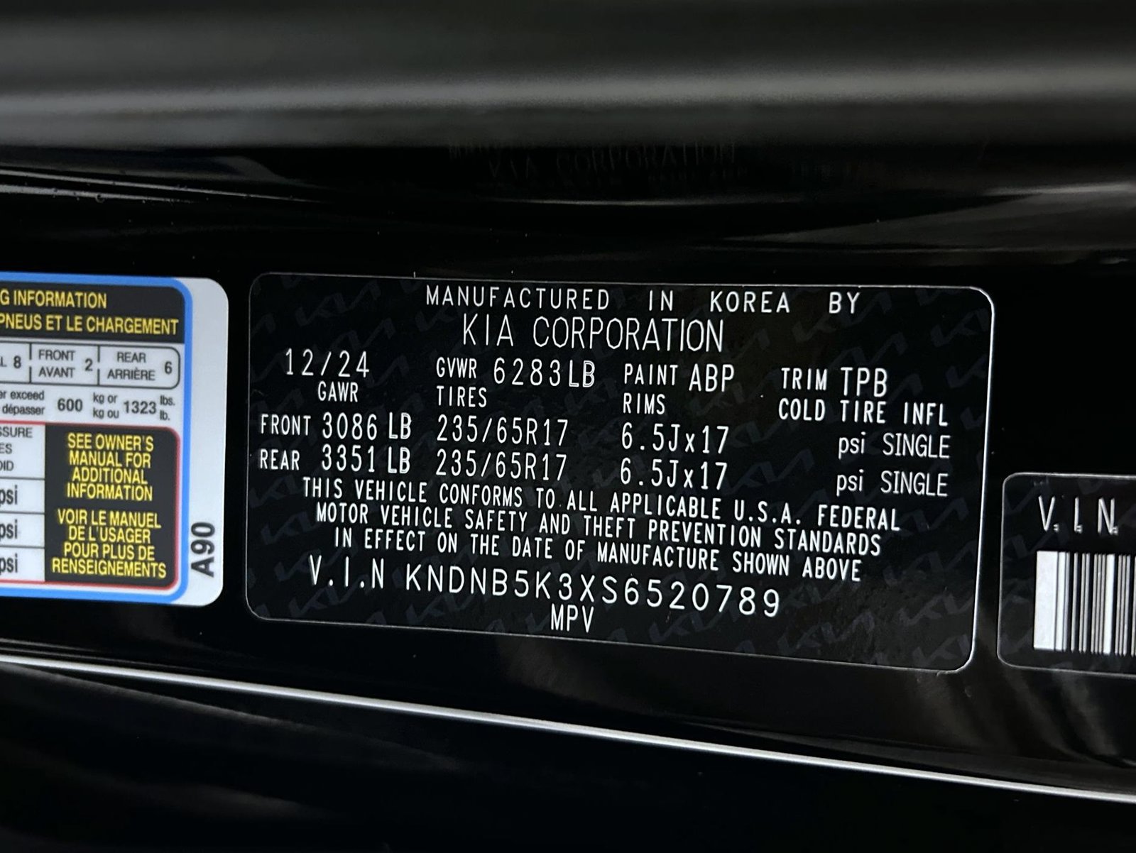 Used 2025 Kia Carnival FWD image 24