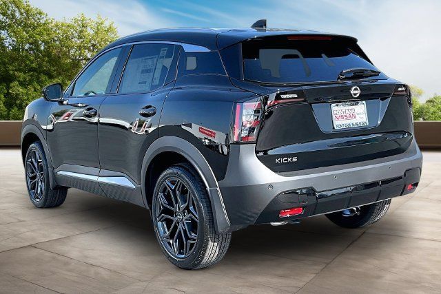 New 2027 Nissan Kicks SR FWD image 3