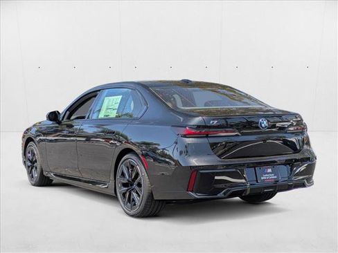 New 2025 BMW i7 xDrive60 image 9