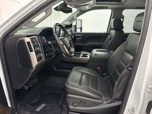 Used 2017 GMC Sierra 2500 Denali w/ Duramax Plus Package AWD/4WD image 16