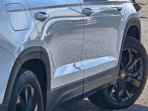 Used 2023 Volkswagen Taos SE w/ Panoramic Sunroof Package image 20