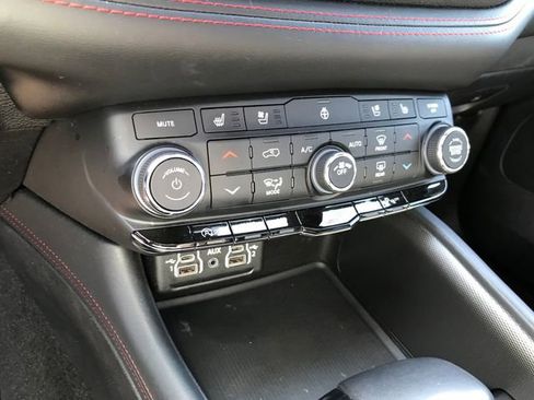 Used 2023 Dodge Durango GT image 38