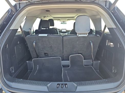 Used 2021 Ford Explorer XLT w/ Equipment Group 202A AWD/4WD image 30