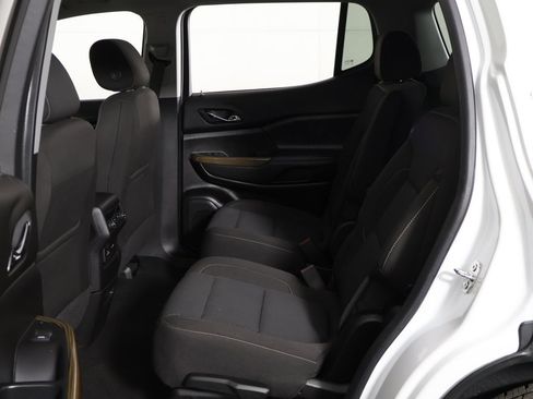 Used 2023 GMC Acadia SLE w/ Driver Convenience Package image 30